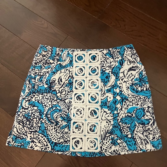 Lilly Pulitzer Dresses & Skirts - Lilly Pulitzer Blue and White Floral Pencil Skort